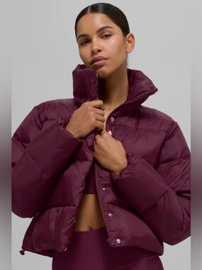 ALO Yoga NWT Gold Rush Puffer Jacket Burgundy with Zipper pockets Size S